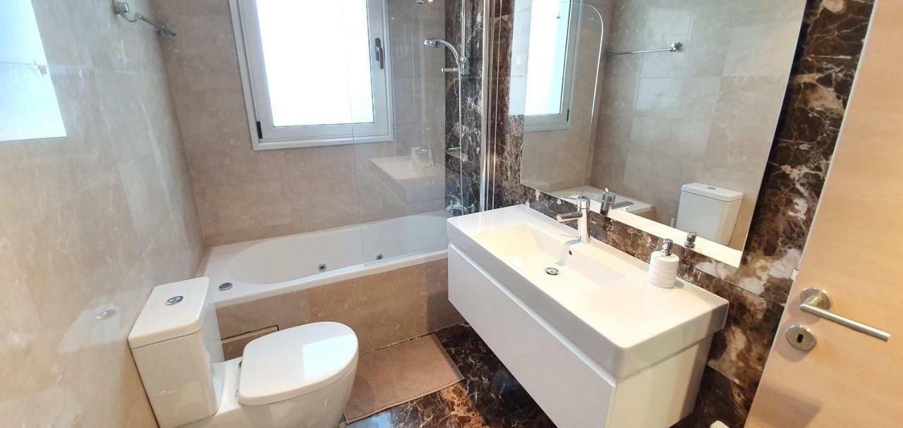 Pegasus Beach Front Apartament Limassol Zewnętrze zdjęcie