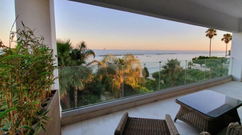 Pegasus Beach Front Apartament Limassol Zewnętrze zdjęcie